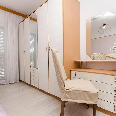 Apartment And Antee *