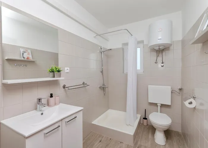 And Antee Apartment *