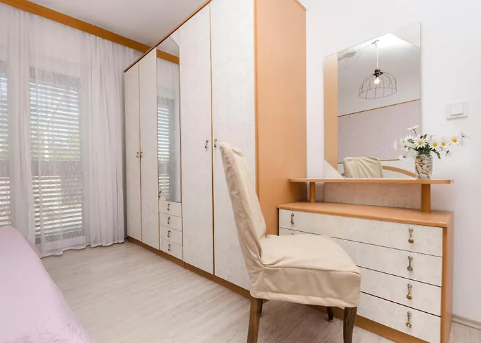 Apartment And Antee *